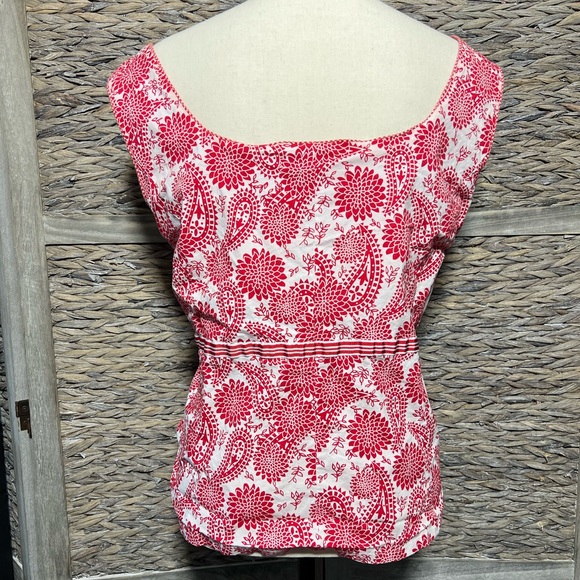 Avenue Sleeveless Red & White Floral Shell, Size 22/24 - Picture 2 of 4